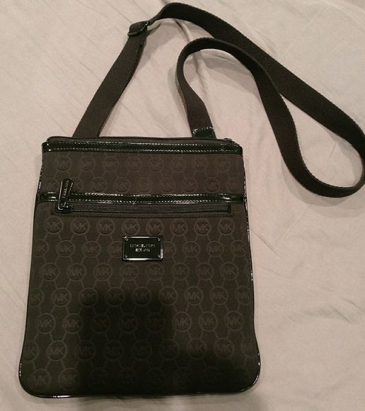 Michael Kors Handbags - Michael Kors crossbody
